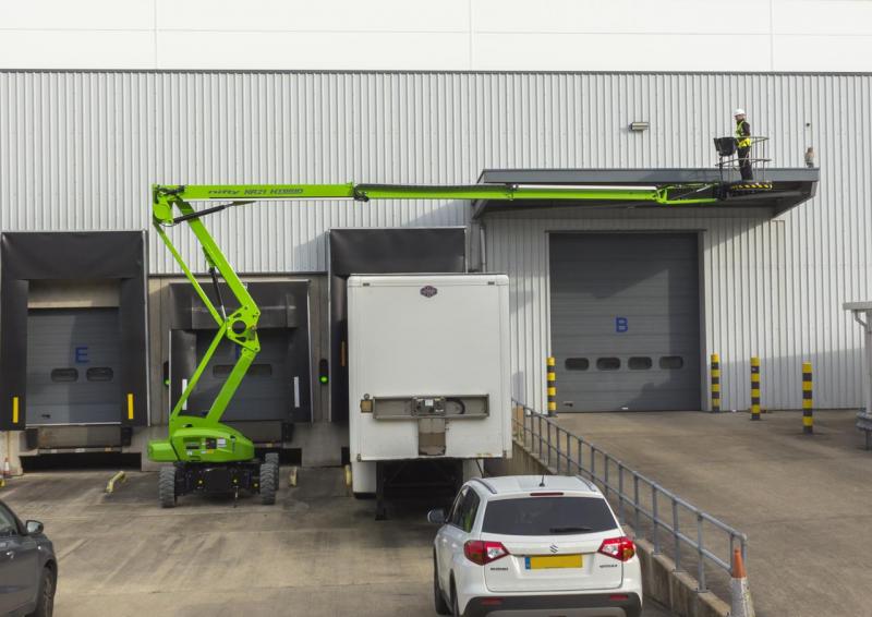 21M Self Propelled Cherry Picker Extended on site