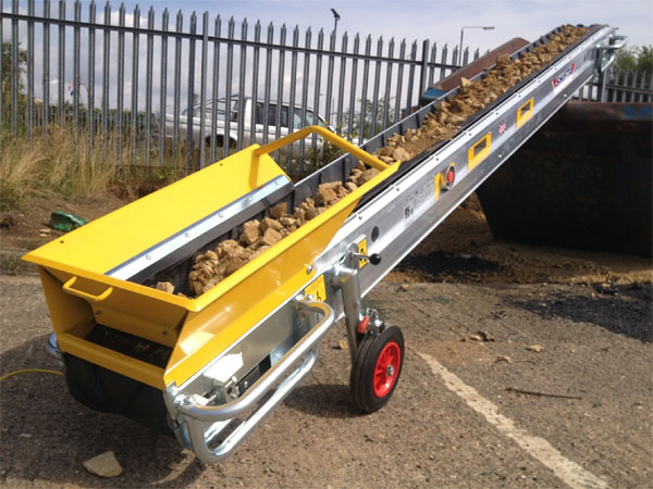 Conveyor System transporting rubble to a skip