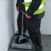 Accu Handy Vacuum Lifter in use